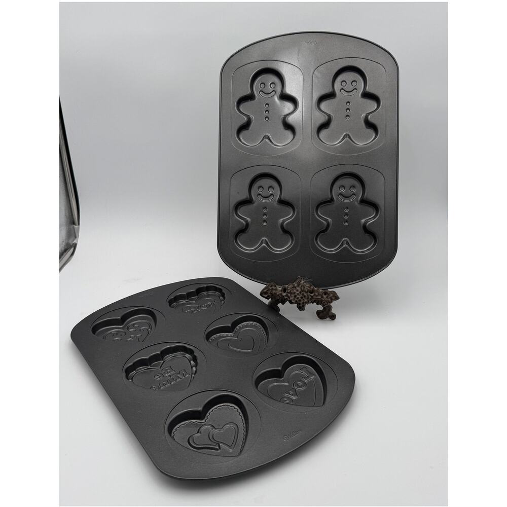 Set of 2 Wilton Gingerbread Man and Valentine Non-Stick Pans